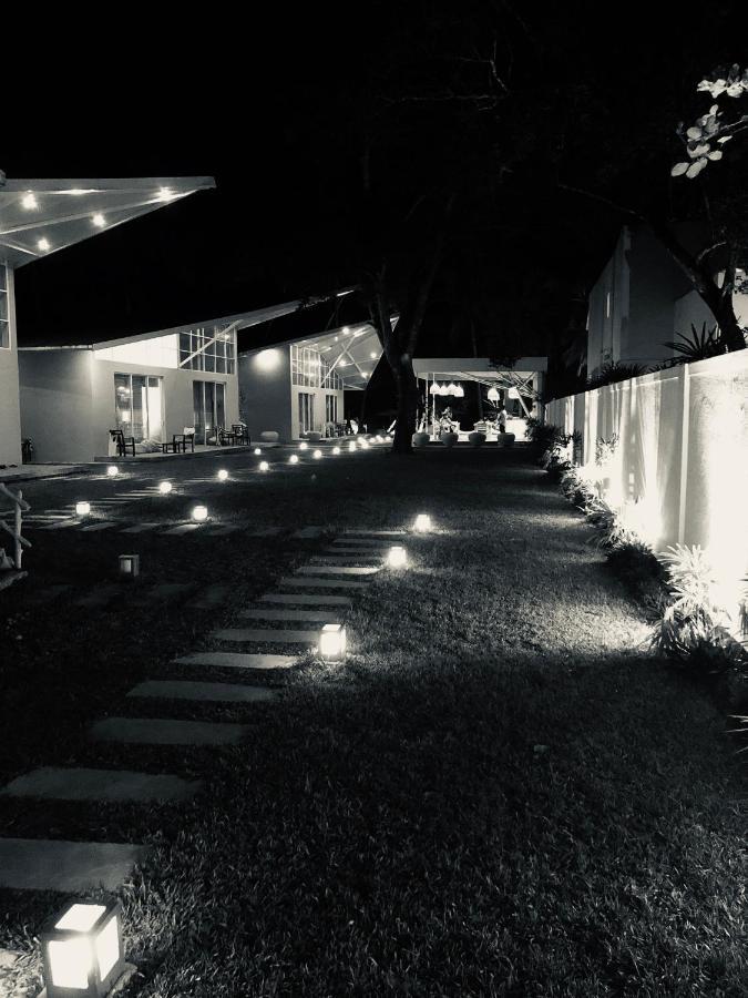 Mawella Beach Resort Tangalle Extérieur photo